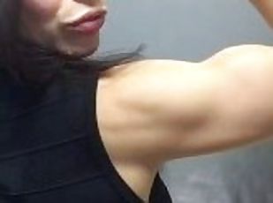JuliaFit - Wellcome to my Biceps Show